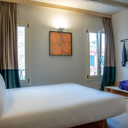 Casa W Szálloda 3*